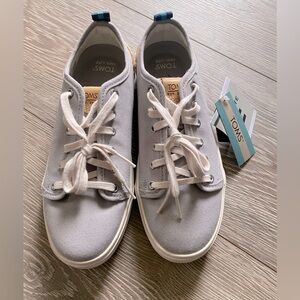 Brand New w/Tags TOMS TRVL LITE Canvas Sneakers women’s size 6 in Grey ⭐️⭐️⭐️